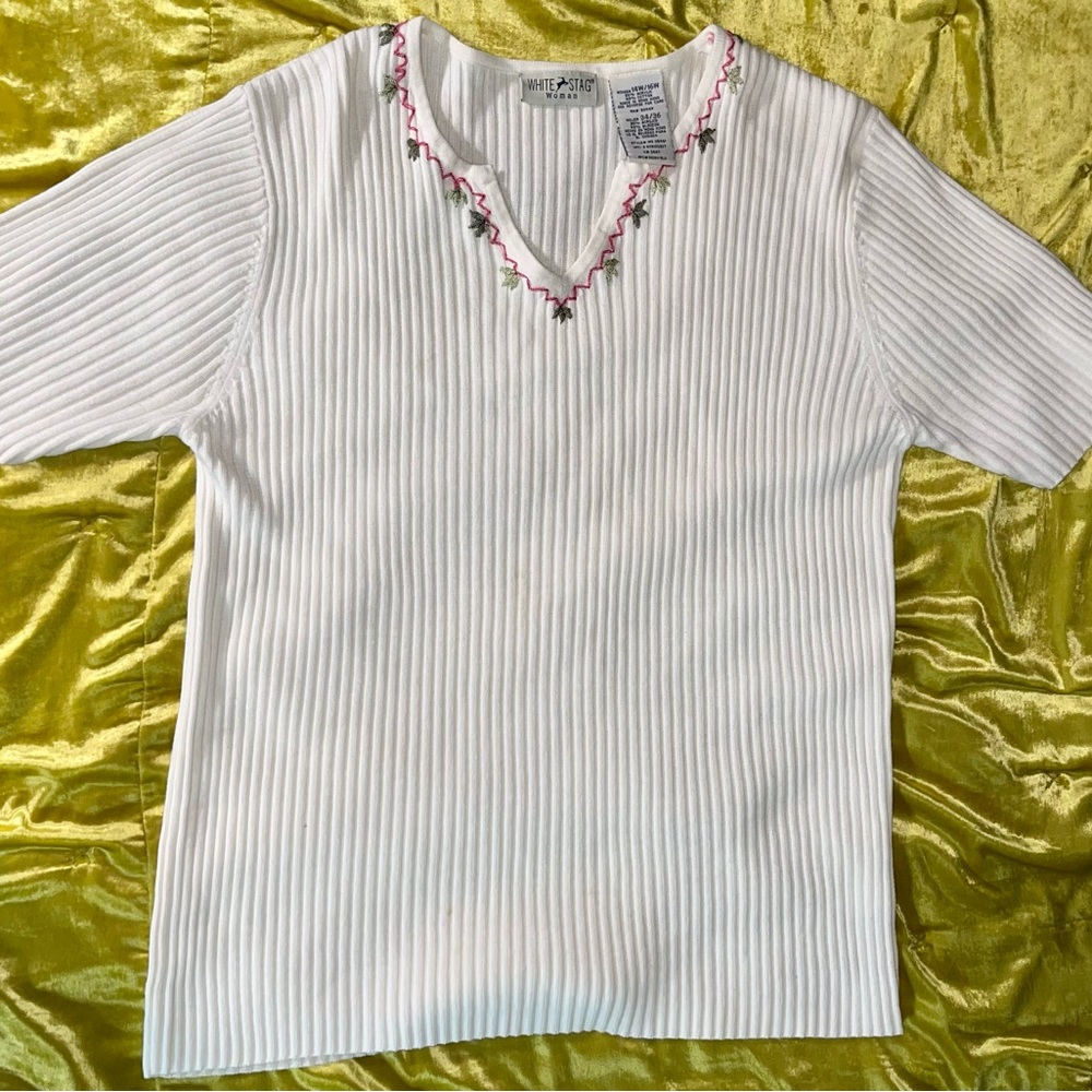 VTG vintage Y2k 90’s 14W/16W embroidered feminine floral ribbed v neck EUC